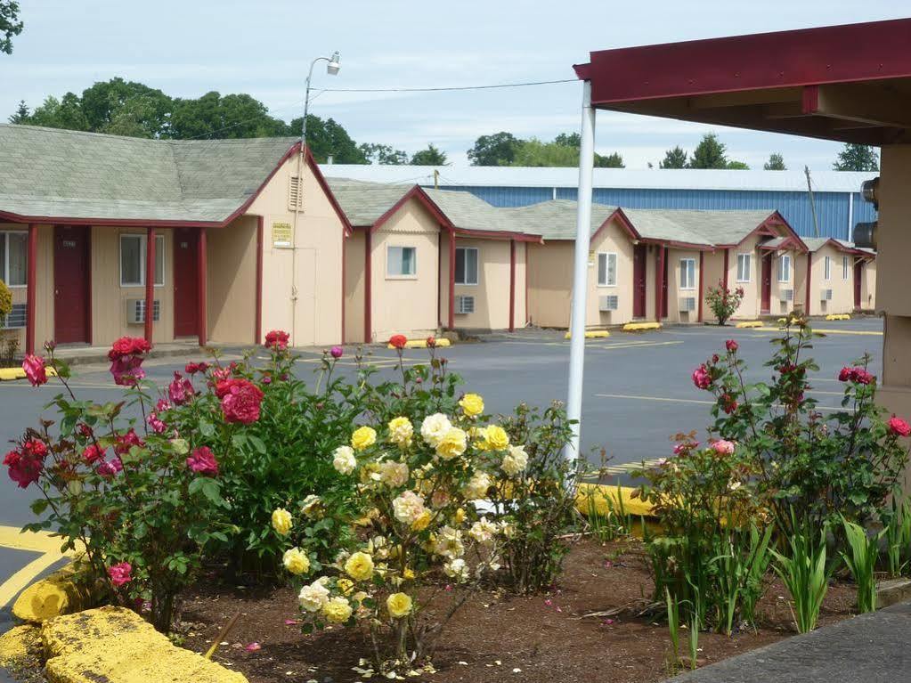 Budget Inn Motel Вудберн Екстер'єр фото