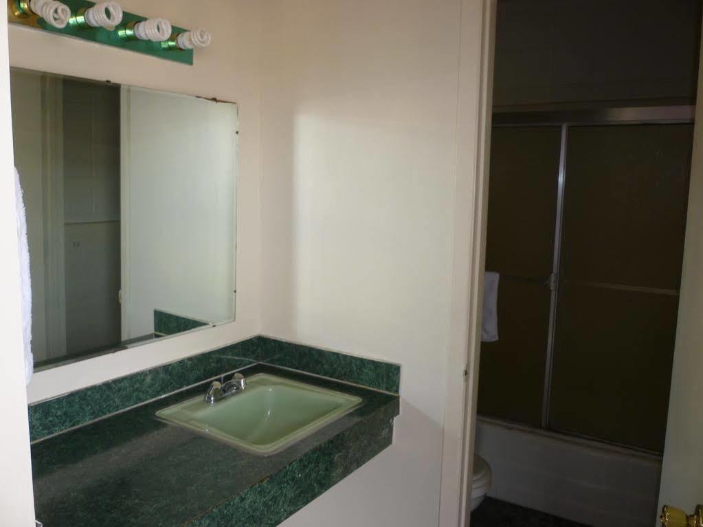 Budget Inn Motel Вудберн Екстер'єр фото